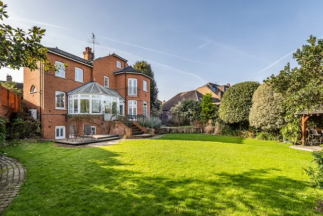Twickenham Road, Teddington, TW11