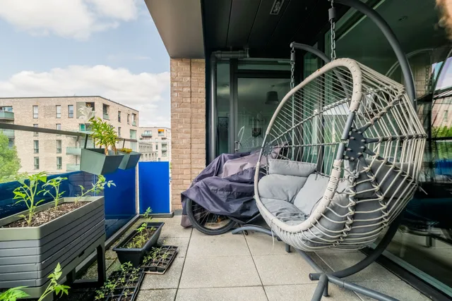 14 Peartree Way, London, SE10