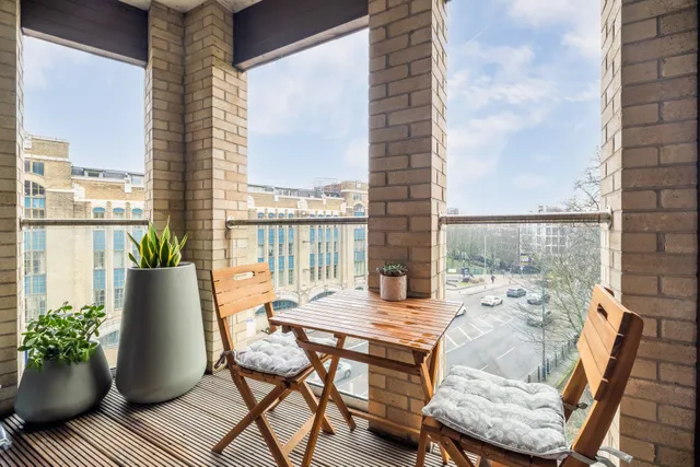 Wharf Lane, London, E14