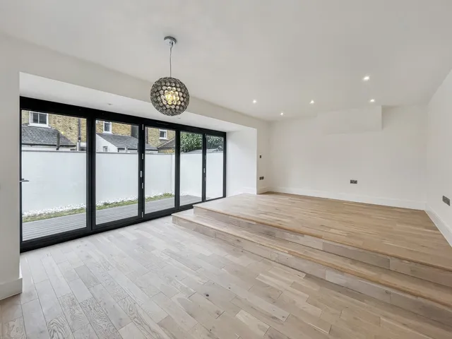 Clifton Road, Kingston Upon Thames, KT2