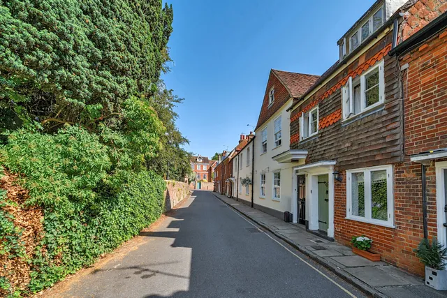 Middle Church Lane, Farnham, GU9