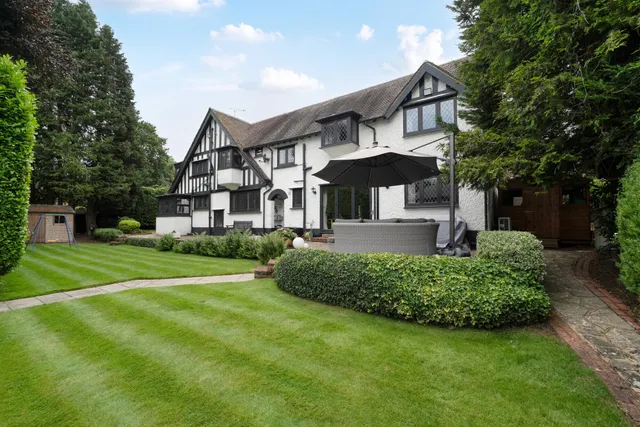 The Avenue, Farnham Common, SL2
