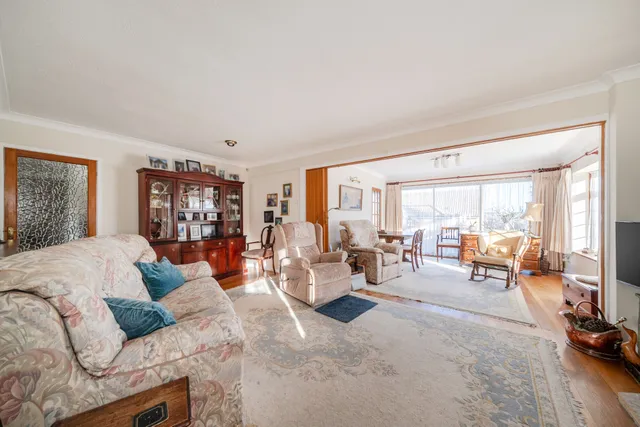 Woodside Road, Farnham, GU9