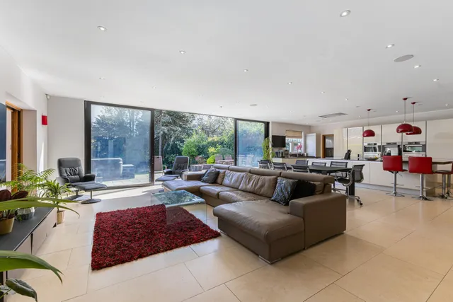 Valencia Road, Stanmore, HA7
