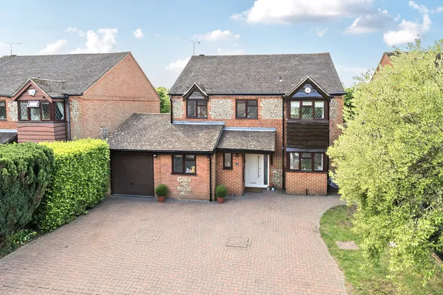 Burrows Close, Penn, HP10