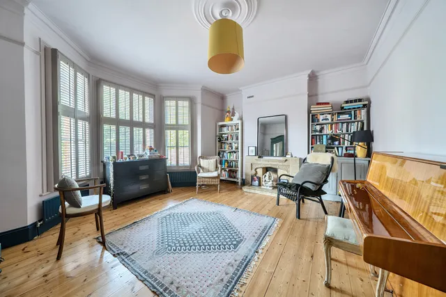 Park Avenue, London, N22