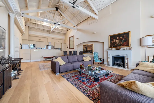 Royal Drive, London, N11