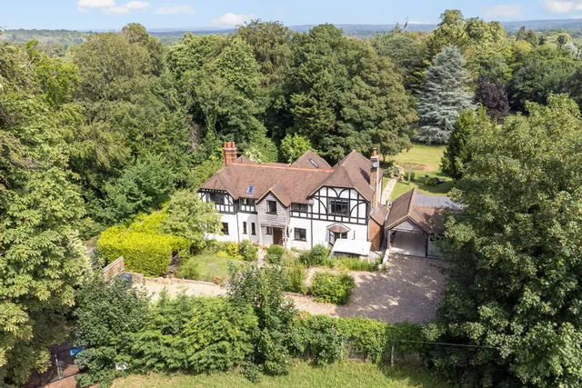 Beech Avenue, Effingham, KT24