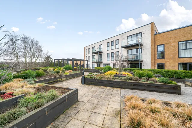 Albion Way, Horsham, RH12