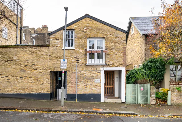 St. John's Hill, London, SW11