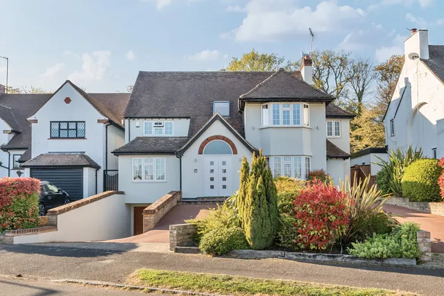 Parkgate Crescent, Hadley Wood, EN4