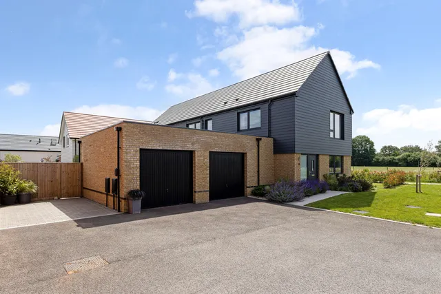 Romaine Road, Cranleigh, GU6