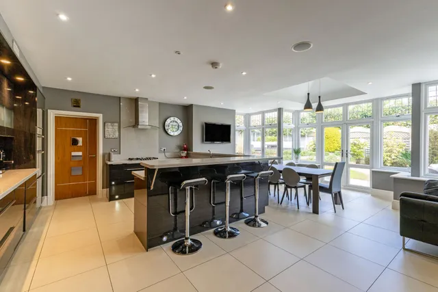 Wood End Road, Harpenden, AL5