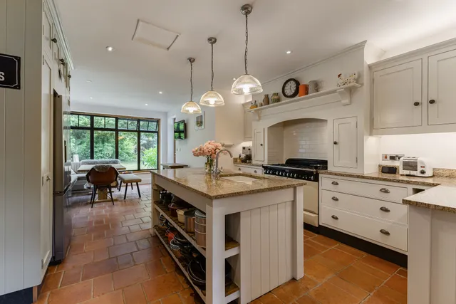 Beech Avenue, Effingham, KT24