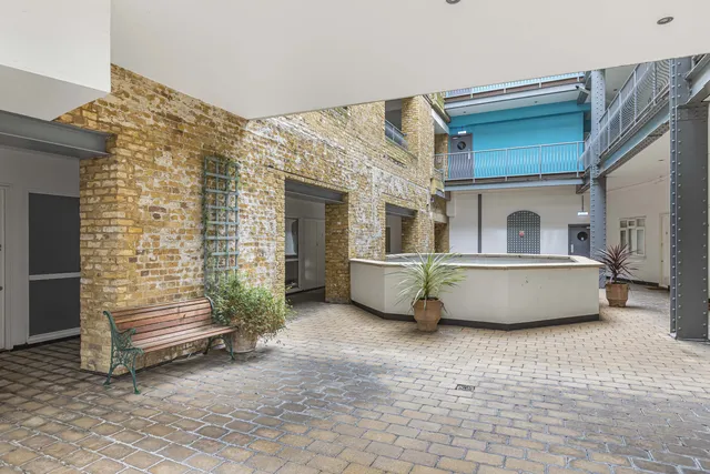 Gowers Walk, London, E1
