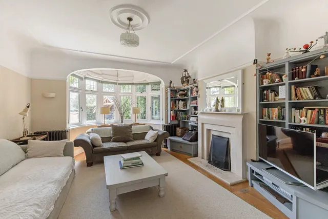Wellesley Crescent, Twickenham, TW2