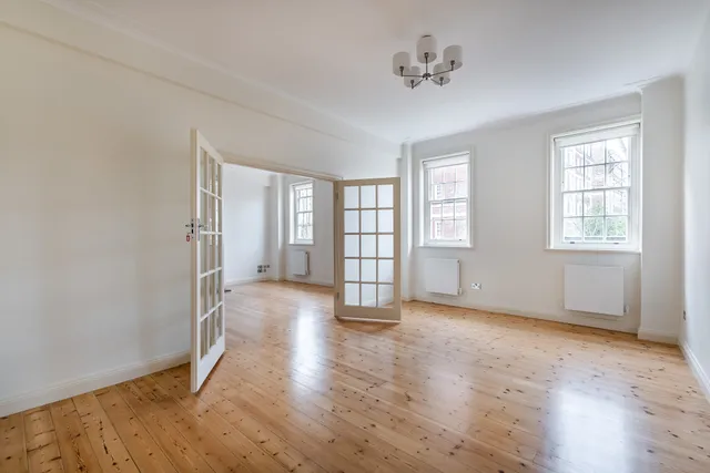 Duchess Of Bedfords Walk, London, W8