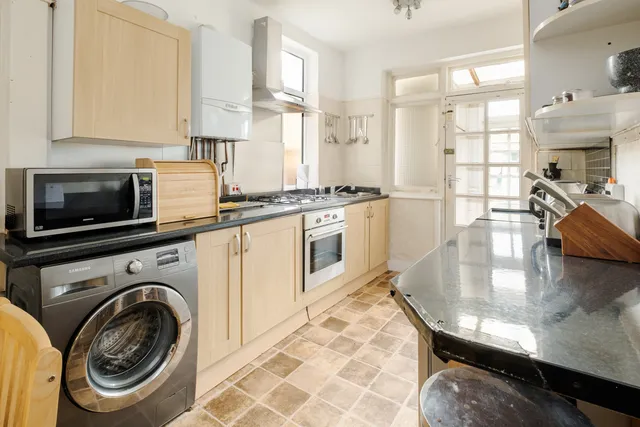 Alexandra Park Road, London, N10