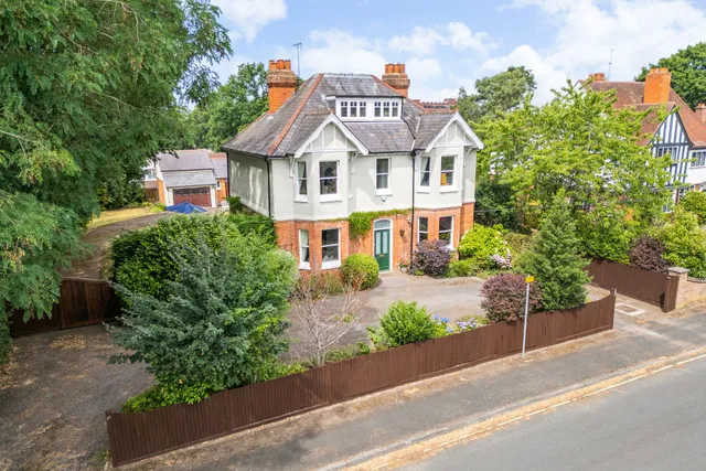 Church Avenue, Farnborough, GU14