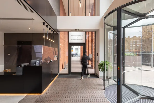 17 Exchange Gardens, London, SW8
