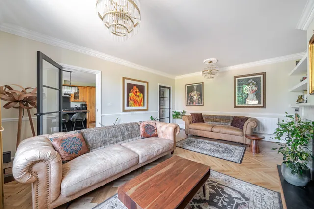High Street, Esher, KT10
