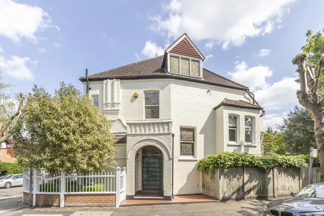 Esmond Road, London, W4