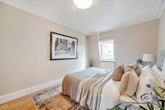 Iverna Court, London, W8