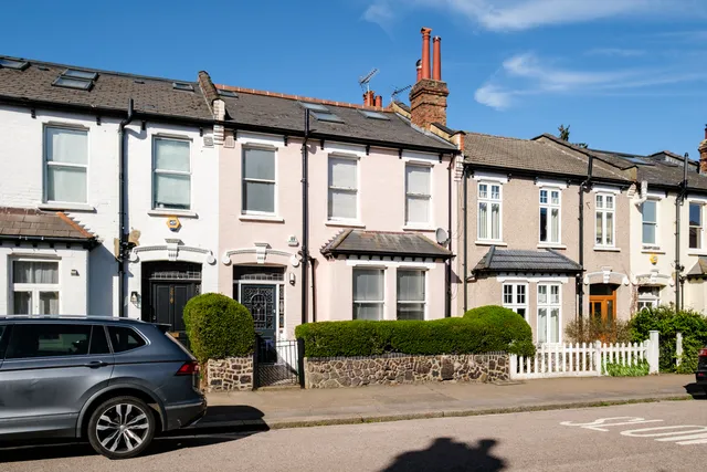 Coldfall Avenue, London, N10