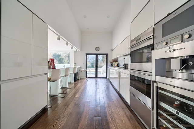 Onslow Gardens, London, N10