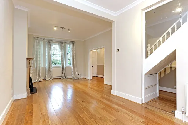 Brackley Road, London, W4