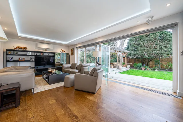 Hazelwood Close, Ealing, W5