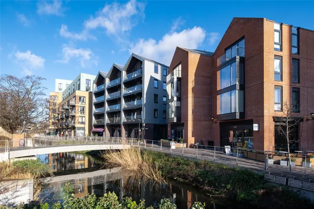 2 Drapers Yard, London, SW18