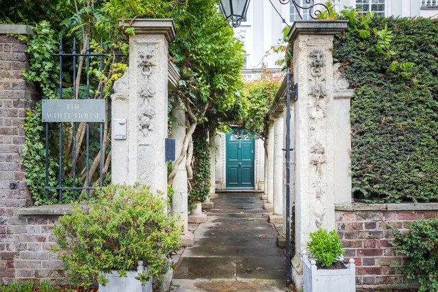 Hampton Court Road, East Molesey, KT8