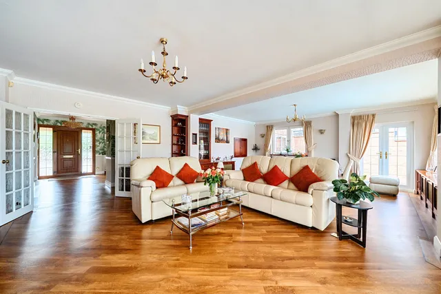 Mayfield Gardens, Staines-Upon-Thames, TW18