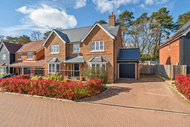 Baker Oats Drive, Farnham, GU10