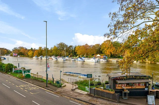 1 Bridge Road, East Molesey, KT8