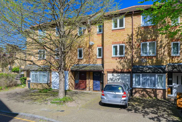 Inglewood Close, London, E14