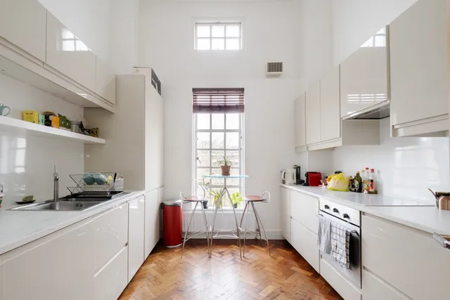 Rosebery Avenue, London, EC1R