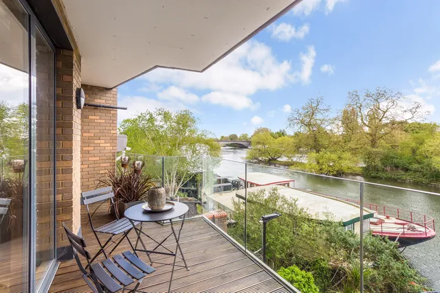 Kew Bridge Road, Brentford, TW8