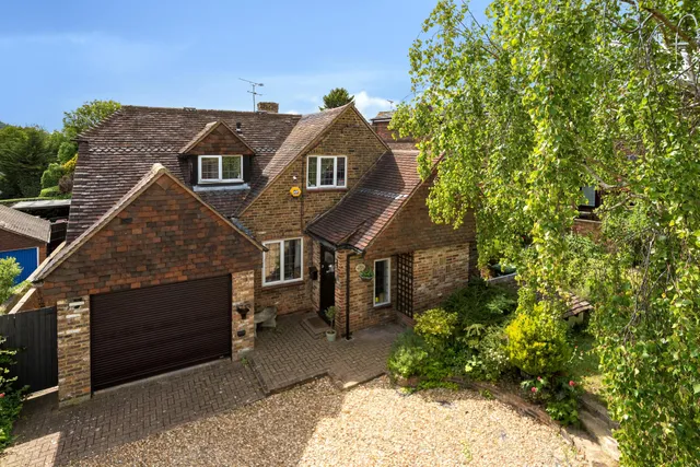 White House Close, Wooburn Green, HP10