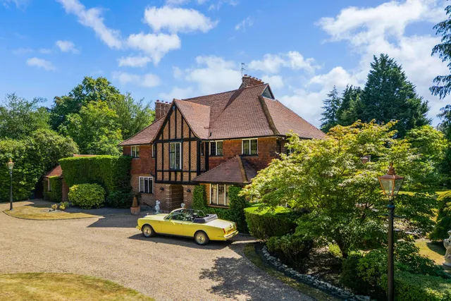 Wellington Avenue, Virginia Water, GU25