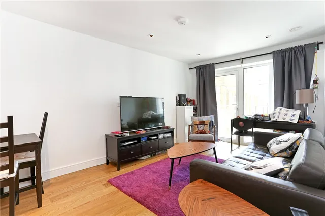 Longfield Avenue, Ealing, W5