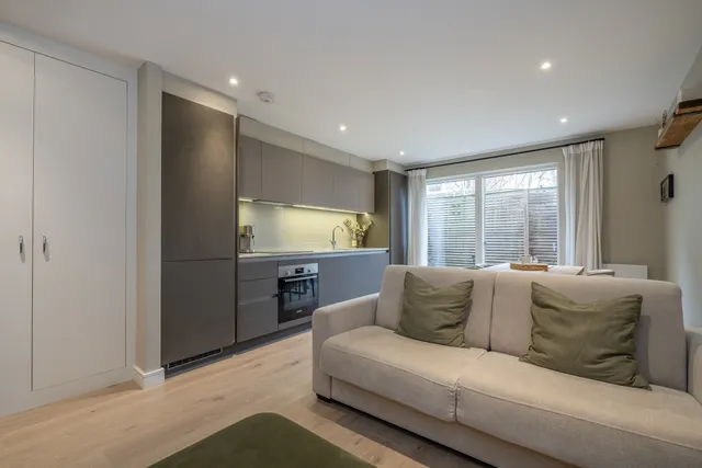 Aboyne Road, London, SW17