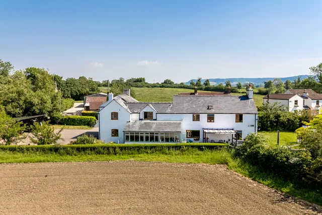 Bath Road, Eastington, GL10