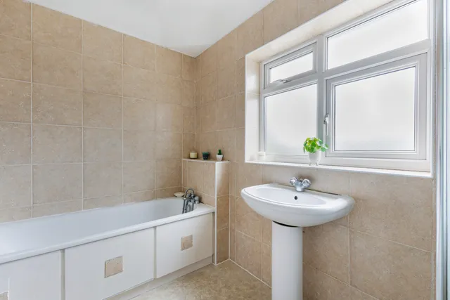Peareswood Gardens, Stanmore, HA7