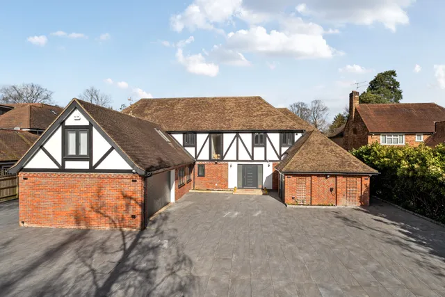 Dukes Wood Drive, Gerrards Cross, SL9