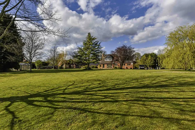 West Chiltington Lane, Billingshurst, RH14
