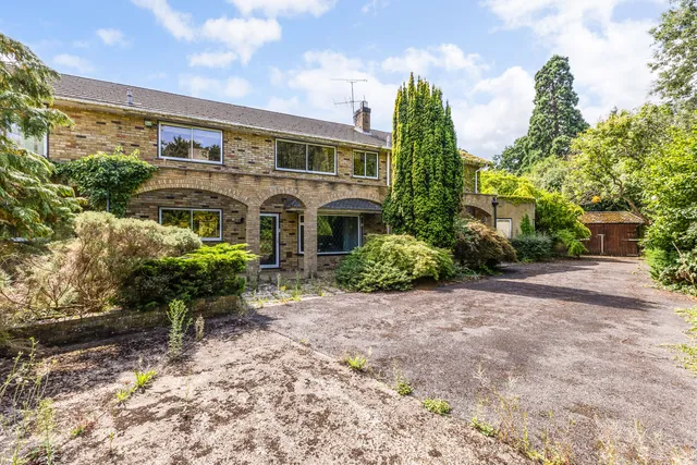 Ruxbury Road, Chertsey, KT16
