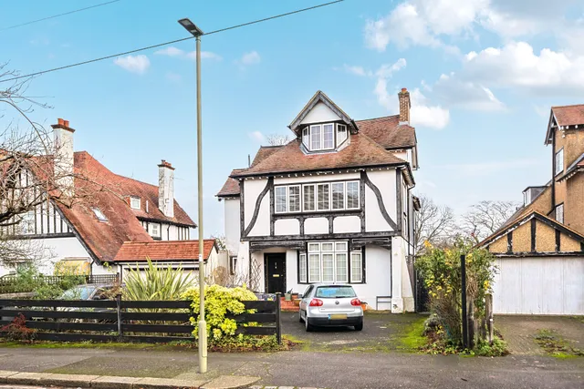 Lyonsdown Avenue, New Barnet, EN5