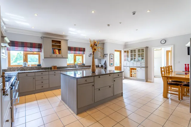 The Straits, Kingsley, GU35